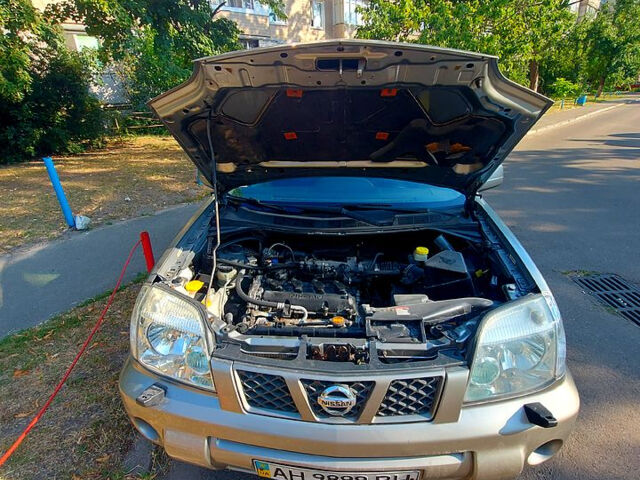Сірий Ніссан ІксТрейл, об'ємом двигуна 2 л та пробігом 305 тис. км за 5200 $, фото 11 на Automoto.ua