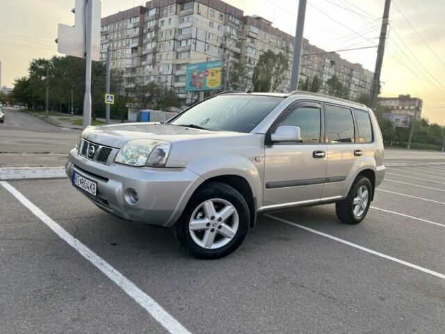 Сірий Ніссан ІксТрейл, об'ємом двигуна 2.2 л та пробігом 200 тис. км за 3650 $, фото 3 на Automoto.ua