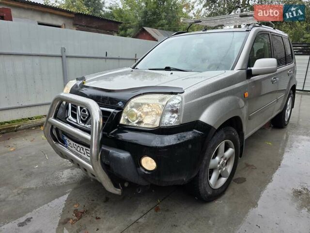 Сірий Ніссан ІксТрейл, об'ємом двигуна 2 л та пробігом 335 тис. км за 4800 $, фото 2 на Automoto.ua