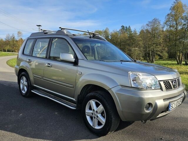 Серый Ниссан ИксТрейл, объемом двигателя 2 л и пробегом 223 тыс. км за 2200 $, фото 4 на Automoto.ua