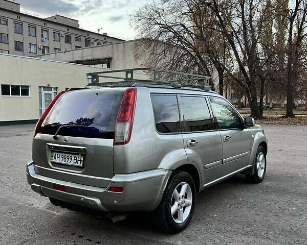 Сірий Ніссан ІксТрейл, об'ємом двигуна 2 л та пробігом 312 тис. км за 5300 $, фото 2 на Automoto.ua