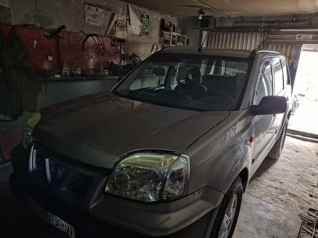 Серый Ниссан ИксТрейл, объемом двигателя 2.2 л и пробегом 250 тыс. км за 3800 $, фото 1 на Automoto.ua