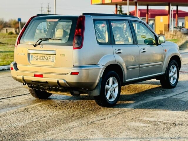 Серый Ниссан ИксТрейл, объемом двигателя 2.2 л и пробегом 280 тыс. км за 3750 $, фото 3 на Automoto.ua