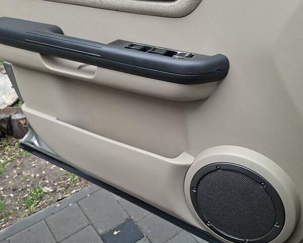 Серый Ниссан ИксТрейл, объемом двигателя 2.49 л и пробегом 286 тыс. км за 5800 $, фото 14 на Automoto.ua