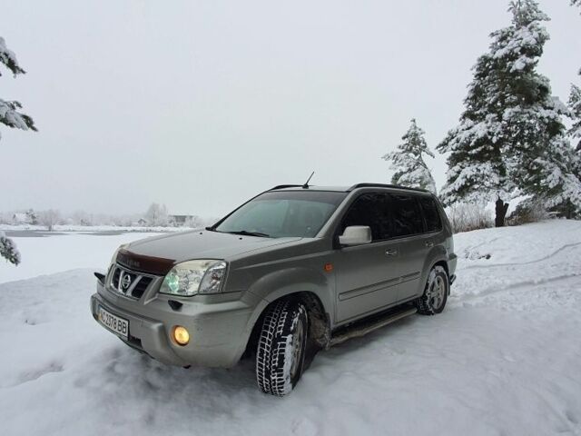 Серый Ниссан ИксТрейл, объемом двигателя 2 л и пробегом 373 тыс. км за 5200 $, фото 3 на Automoto.ua