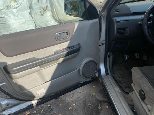 Серый Ниссан ИксТрейл, объемом двигателя 2.2 л и пробегом 383 тыс. км за 4860 $, фото 11 на Automoto.ua