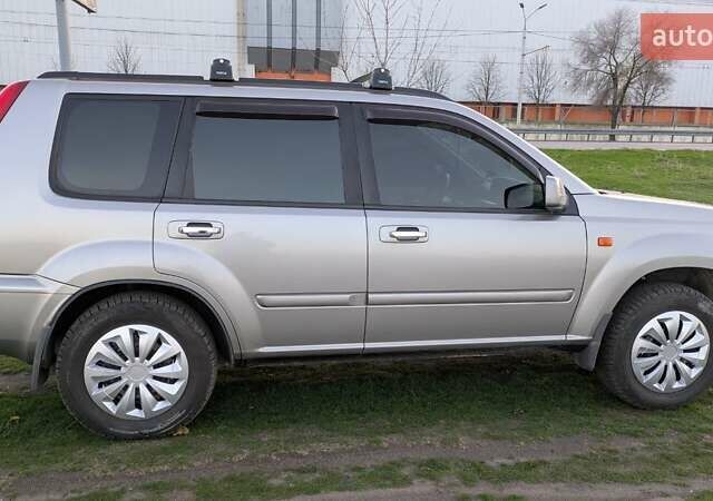 Серый Ниссан ИксТрейл, объемом двигателя 2.5 л и пробегом 193 тыс. км за 6500 $, фото 3 на Automoto.ua