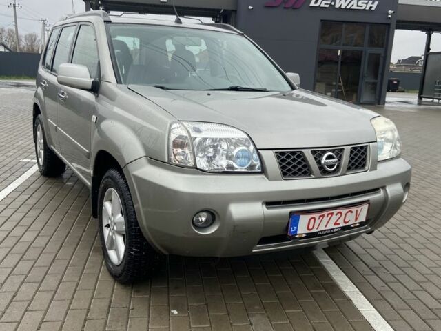 Серый Ниссан ИксТрейл, объемом двигателя 2.2 л и пробегом 155 тыс. км за 4410 $, фото 1 на Automoto.ua