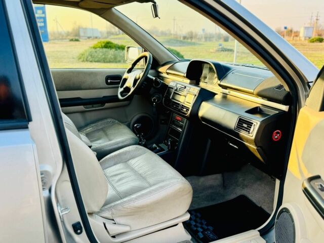 Серый Ниссан ИксТрейл, объемом двигателя 2.2 л и пробегом 280 тыс. км за 3750 $, фото 7 на Automoto.ua