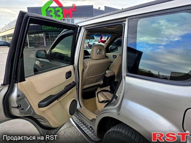 Серый Ниссан ИксТрейл, объемом двигателя 2 л и пробегом 220 тыс. км за 5800 $, фото 5 на Automoto.ua