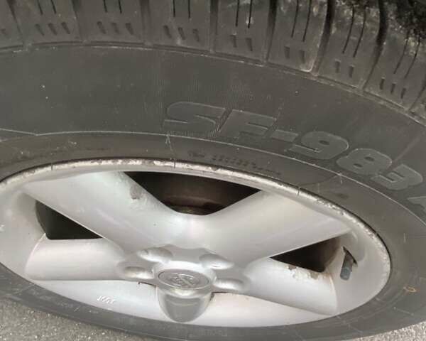 Сірий Ніссан ІксТрейл, об'ємом двигуна 2.5 л та пробігом 200 тис. км за 5400 $, фото 5 на Automoto.ua