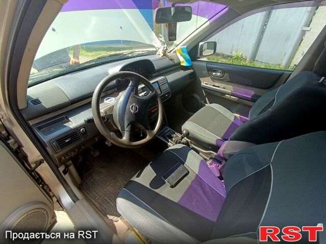 Серый Ниссан ИксТрейл, объемом двигателя 2 л и пробегом 275 тыс. км за 6300 $, фото 8 на Automoto.ua