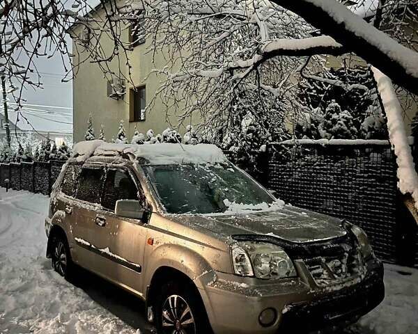 Сірий Ніссан ІксТрейл, об'ємом двигуна 2.2 л та пробігом 456 тис. км за 3100 $, фото 1 на Automoto.ua