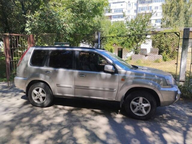 Серый Ниссан ИксТрейл, объемом двигателя 2.2 л и пробегом 281 тыс. км за 6000 $, фото 1 на Automoto.ua