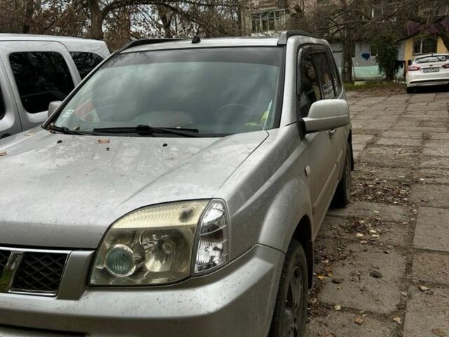 Серый Ниссан ИксТрейл, объемом двигателя 2.2 л и пробегом 308 тыс. км за 1500 $, фото 6 на Automoto.ua