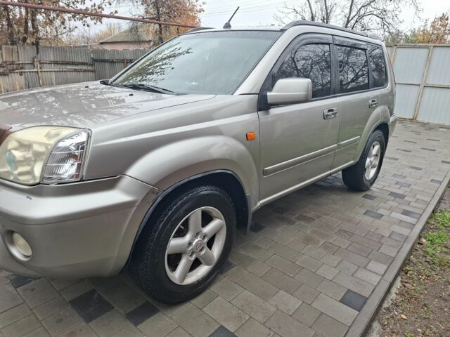 Серый Ниссан ИксТрейл, объемом двигателя 2.5 л и пробегом 286 тыс. км за 5800 $, фото 2 на Automoto.ua