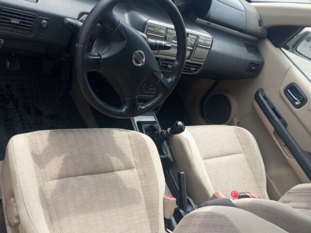 Серый Ниссан ИксТрейл, объемом двигателя 0 л и пробегом 300 тыс. км за 3100 $, фото 1 на Automoto.ua