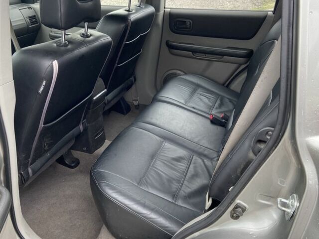 Серый Ниссан ИксТрейл, объемом двигателя 2.2 л и пробегом 155 тыс. км за 4410 $, фото 4 на Automoto.ua