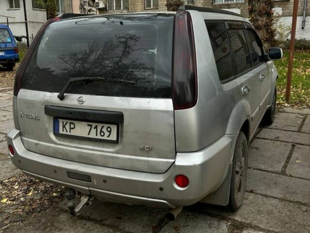 Серый Ниссан ИксТрейл, объемом двигателя 2.2 л и пробегом 308 тыс. км за 1500 $, фото 4 на Automoto.ua