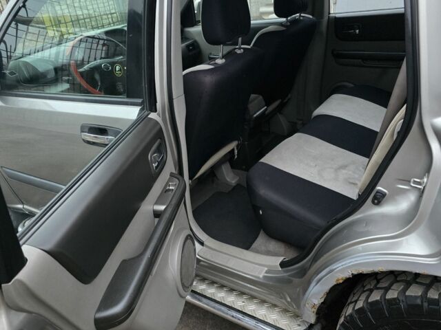 Сірий Ніссан ІксТрейл, об'ємом двигуна 2.2 л та пробігом 314 тис. км за 4500 $, фото 6 на Automoto.ua