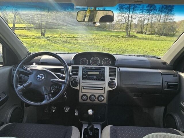 Серый Ниссан ИксТрейл, объемом двигателя 2 л и пробегом 223 тыс. км за 2200 $, фото 6 на Automoto.ua