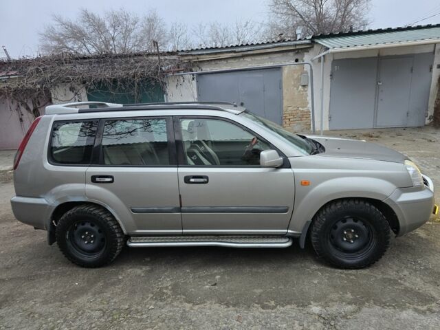 Сірий Ніссан ІксТрейл, об'ємом двигуна 2.2 л та пробігом 314 тис. км за 4500 $, фото 13 на Automoto.ua