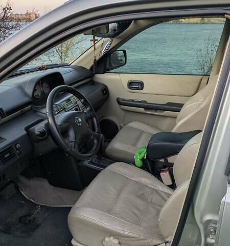 Серый Ниссан ИксТрейл, объемом двигателя 2.5 л и пробегом 193 тыс. км за 6500 $, фото 7 на Automoto.ua