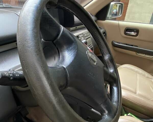 Сірий Ніссан ІксТрейл, об'ємом двигуна 2.5 л та пробігом 200 тис. км за 5400 $, фото 2 на Automoto.ua