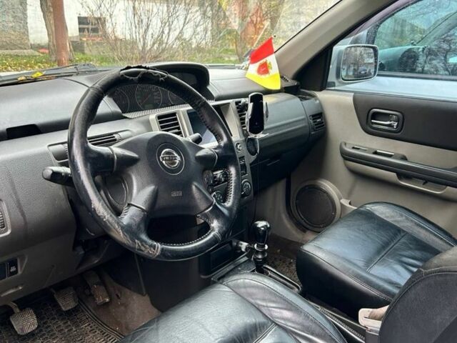 Серый Ниссан ИксТрейл, объемом двигателя 2.2 л и пробегом 308 тыс. км за 1500 $, фото 8 на Automoto.ua