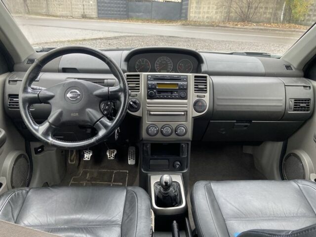 Серый Ниссан ИксТрейл, объемом двигателя 2.2 л и пробегом 155 тыс. км за 4410 $, фото 5 на Automoto.ua