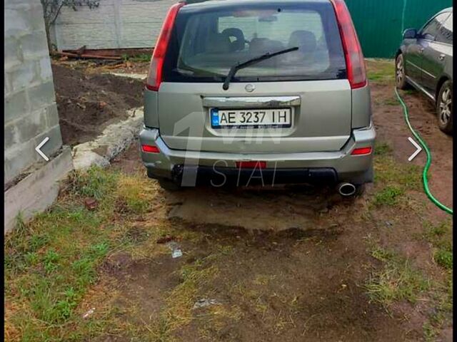 Сірий Ніссан ІксТрейл, об'ємом двигуна 2 л та пробігом 200 тис. км за 4000 $, фото 4 на Automoto.ua