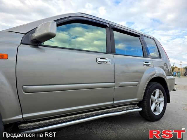 Серый Ниссан ИксТрейл, объемом двигателя 2 л и пробегом 220 тыс. км за 5800 $, фото 9 на Automoto.ua