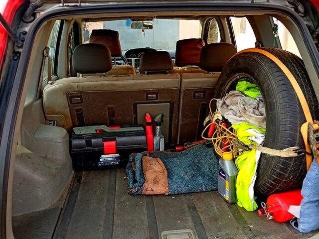 Сірий Ніссан ІксТрейл, об'ємом двигуна 2.5 л та пробігом 240 тис. км за 5800 $, фото 3 на Automoto.ua