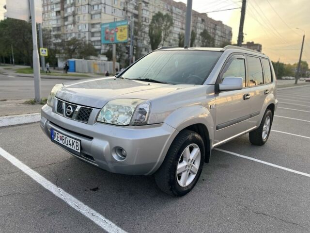 Сірий Ніссан ІксТрейл, об'ємом двигуна 2.2 л та пробігом 200 тис. км за 3650 $, фото 13 на Automoto.ua