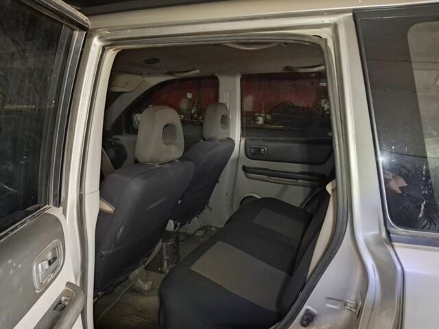 Серый Ниссан ИксТрейл, объемом двигателя 2.2 л и пробегом 250 тыс. км за 3800 $, фото 5 на Automoto.ua