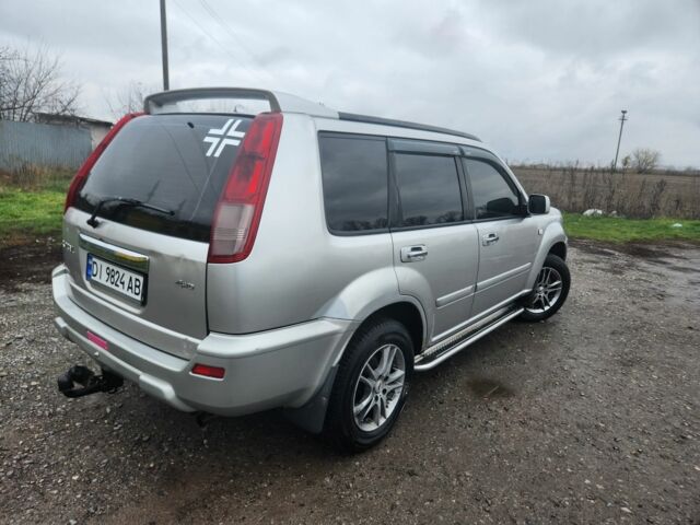 Сірий Ніссан ІксТрейл, об'ємом двигуна 2 л та пробігом 450 тис. км за 7000 $, фото 4 на Automoto.ua