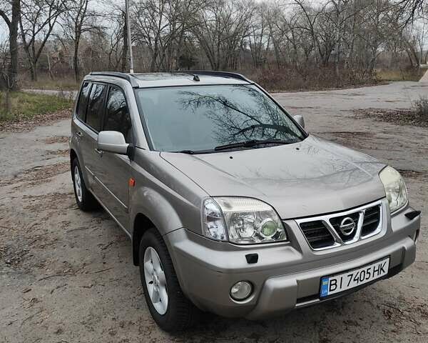 Сірий Ніссан ІксТрейл, об'ємом двигуна 2 л та пробігом 200 тис. км за 5900 $, фото 2 на Automoto.ua