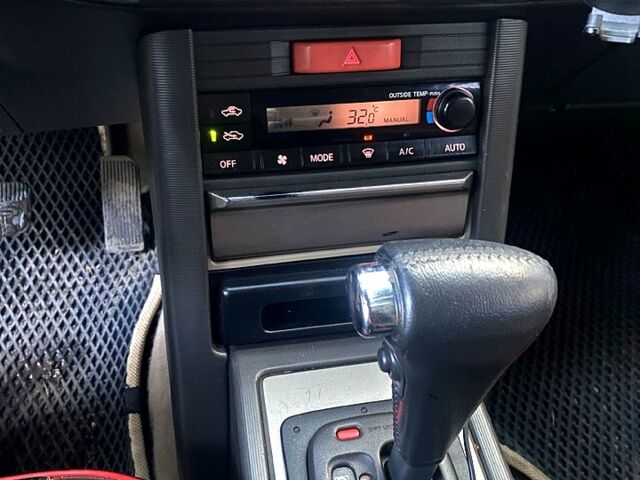 Серый Ниссан ИксТрейл, объемом двигателя 2 л и пробегом 251 тыс. км за 5600 $, фото 12 на Automoto.ua