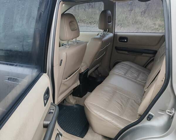 Сірий Ніссан ІксТрейл, об'ємом двигуна 2 л та пробігом 200 тис. км за 5900 $, фото 8 на Automoto.ua