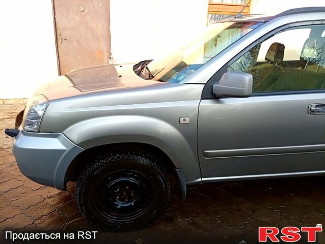 Сірий Ніссан ІксТрейл, об'ємом двигуна 2.5 л та пробігом 240 тис. км за 5800 $, фото 1 на Automoto.ua