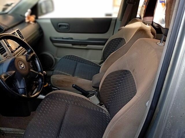 Сірий Ніссан ІксТрейл, об'ємом двигуна 2.5 л та пробігом 240 тис. км за 5800 $, фото 7 на Automoto.ua