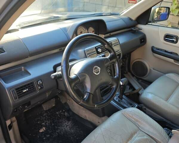 Сірий Ніссан ІксТрейл, об'ємом двигуна 2 л та пробігом 320 тис. км за 5500 $, фото 6 на Automoto.ua