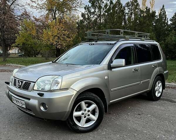 Сірий Ніссан ІксТрейл, об'ємом двигуна 2 л та пробігом 312 тис. км за 5300 $, фото 4 на Automoto.ua