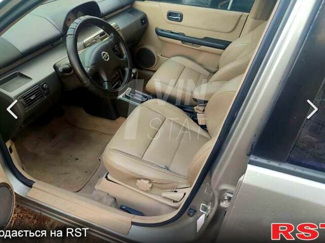 Сірий Ніссан ІксТрейл, об'ємом двигуна 2 л та пробігом 200 тис. км за 4000 $, фото 3 на Automoto.ua