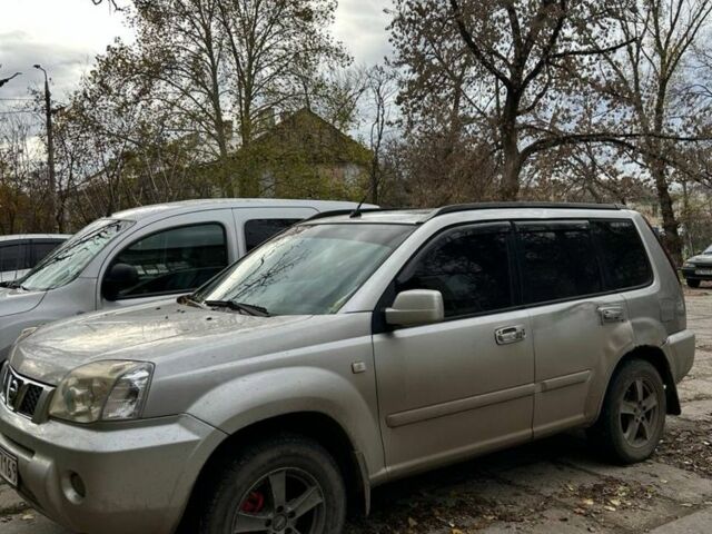 Серый Ниссан ИксТрейл, объемом двигателя 2.2 л и пробегом 308 тыс. км за 1500 $, фото 1 на Automoto.ua