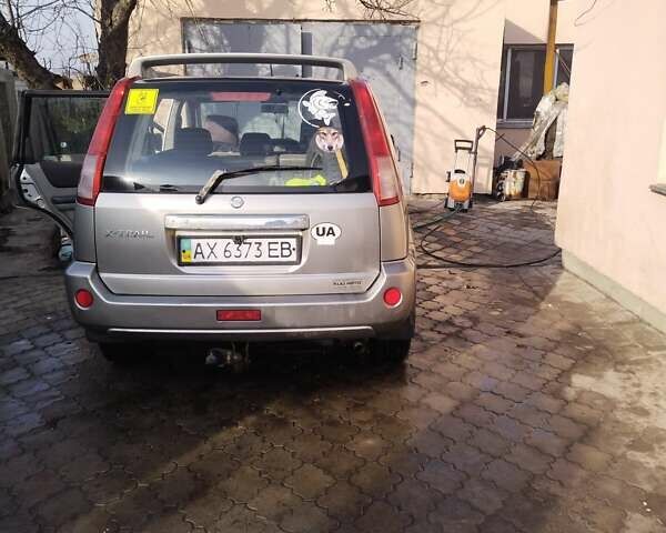 Серый Ниссан ИксТрейл, объемом двигателя 2.49 л и пробегом 240 тыс. км за 5800 $, фото 1 на Automoto.ua