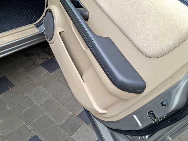 Серый Ниссан ИксТрейл, объемом двигателя 2.5 л и пробегом 286 тыс. км за 5800 $, фото 3 на Automoto.ua