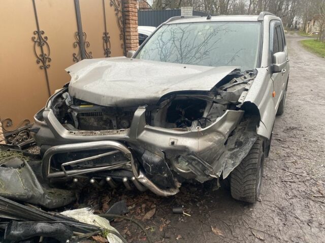 Серый Ниссан ИксТрейл, объемом двигателя 2 л и пробегом 280 тыс. км за 3500 $, фото 4 на Automoto.ua