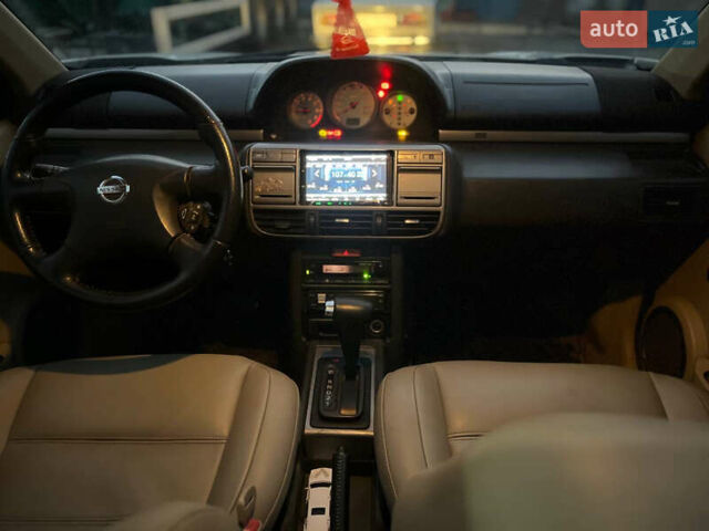 Серый Ниссан ИксТрейл, объемом двигателя 2.5 л и пробегом 320 тыс. км за 4800 $, фото 4 на Automoto.ua