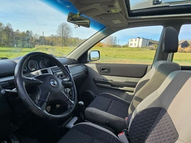 Серый Ниссан ИксТрейл, объемом двигателя 2 л и пробегом 223 тыс. км за 2200 $, фото 7 на Automoto.ua